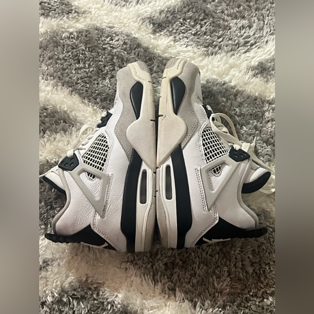 Air Jordan 4 (GS), Military Black - Picture 3 of 9
